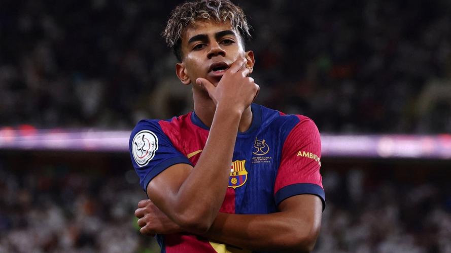 前锋突破射门锁定胜利