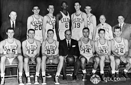 【共同社12月27日电】美职棒大联盟8月9日迎来历史性时刻——珍·帕沃尔成为首位在正式比赛中执法的女性裁判。