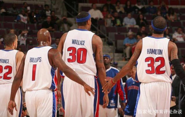 邮报：纽卡正努力与莱比锡就谢什科达成协议，球员愿意加盟