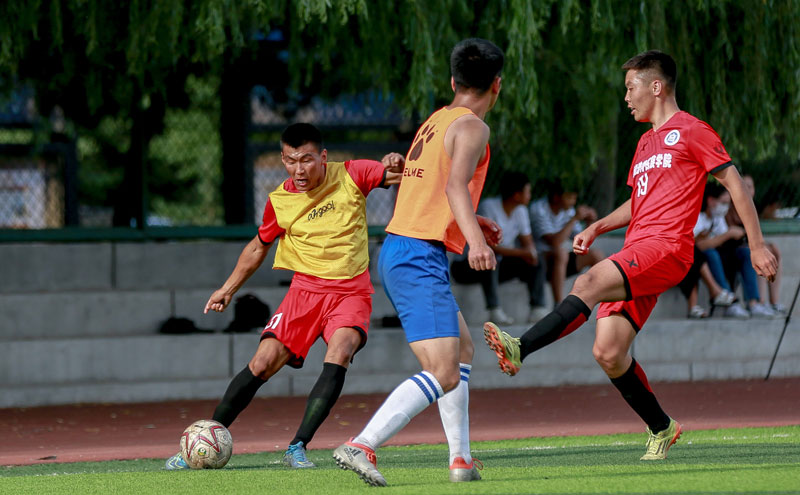 文班亚马30+5，马刺爆冷惨遭逆转！福克斯18中4，火箭旧将暴走