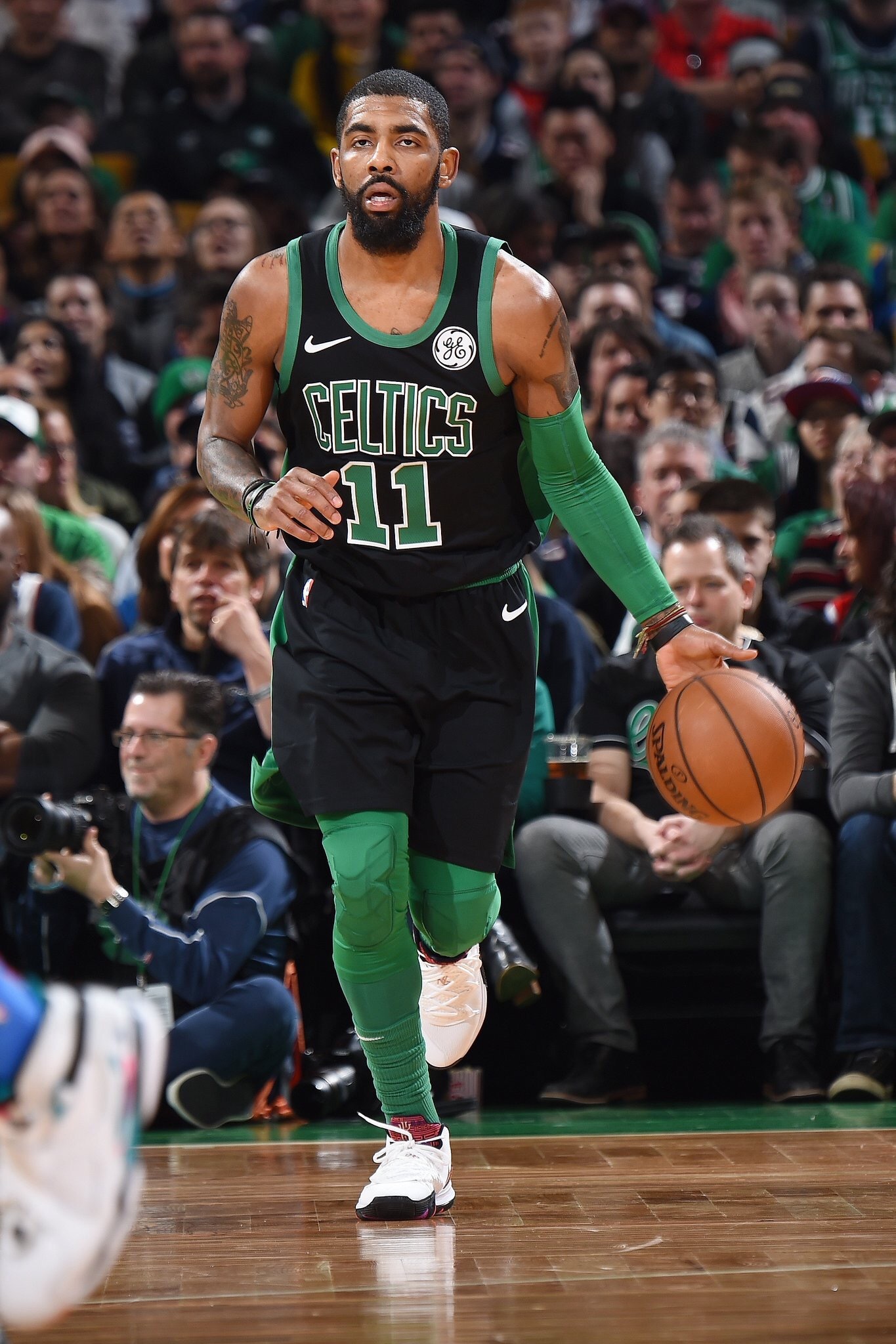 湖人原本有意用28号签选他的，但为了得到施罗德不得不忍痛割爱，放弃贝恩。