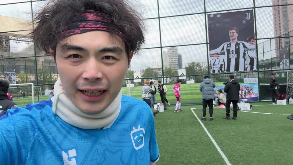 山东泰山队启程前往梅州，大约今晚20：00抵达下榻酒店