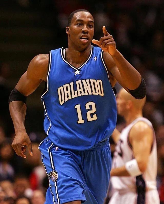 王威晨攻守稳定展现队长价值