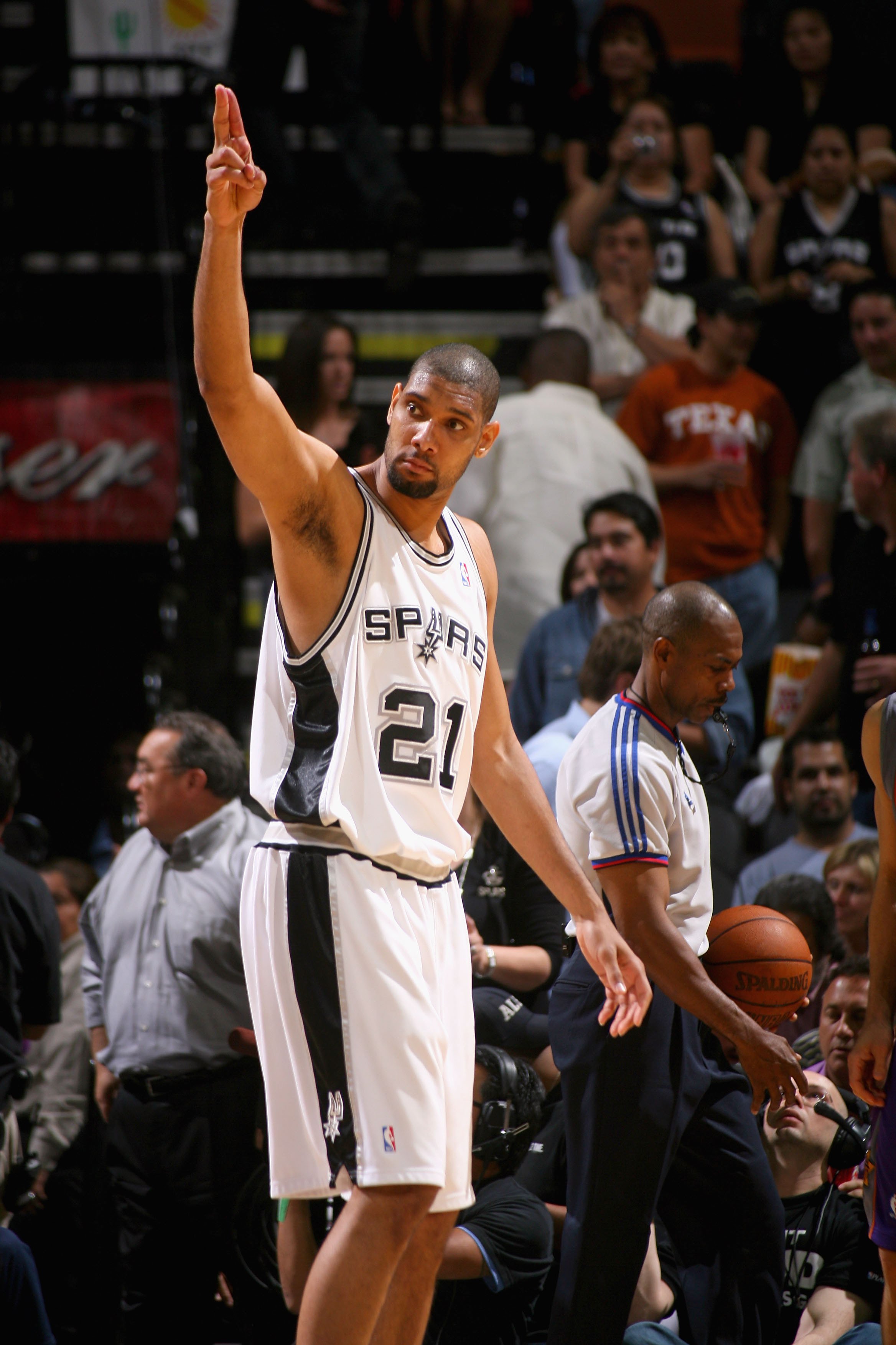 [德甲]阿米里亮鞋钉放倒对手 遭直红罚下